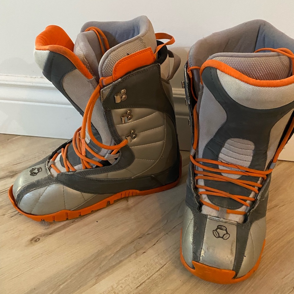 Men's Gray and Orange snowboard Boots